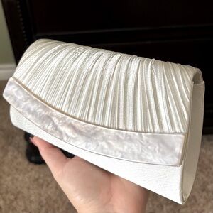 Charming Charlie NWT RSVP Formal Evening White Satin Purse, Detachable Chain